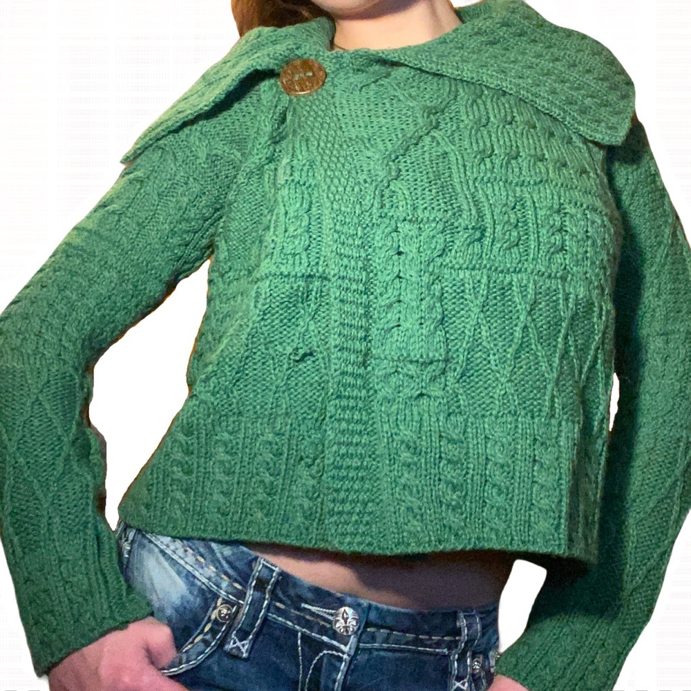 NWOT IRISH WOOL CARRAIGDONN CABLE KNIT MIXED PATTERN WOODEN BUTTON SWEATER